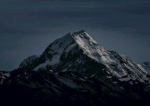 巍峨雪山壮丽景致