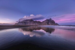梦幻海岸的壮丽山景倒影