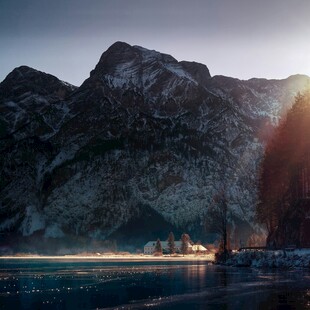 山间湖畔的静谧美景