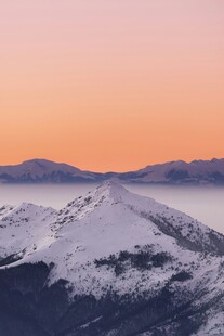 雪山日出美景