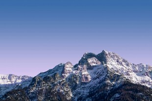 巍峨雪山壮丽景致