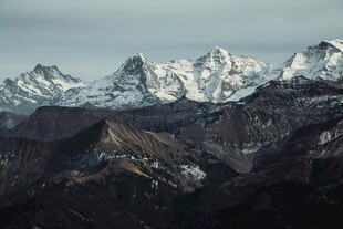 壮丽雪山景观