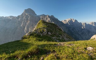 高山草甸壮丽山景