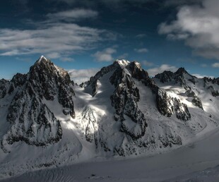 壮丽雪山景观