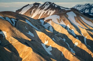 壮丽山峦景观