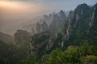 壮美张家界奇峰云雾景
