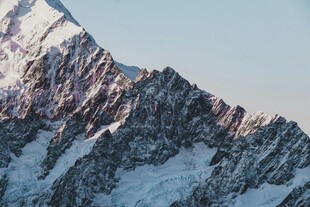 巍峨雪山壮丽景致