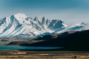 壮丽雪山湖泊自然景观
