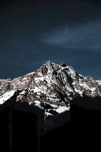 巍峨雪山壮丽景致