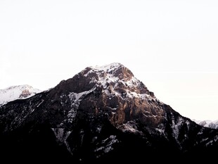 巍峨雪山壮丽景致