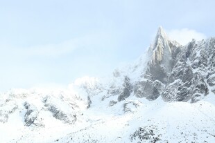 雪山壮丽景致