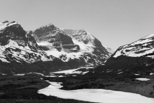 雪山河谷壮丽风光