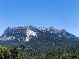 巍峨壮丽的高山景观