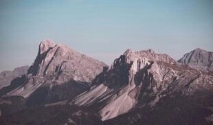 壮丽巍峨的高山景观