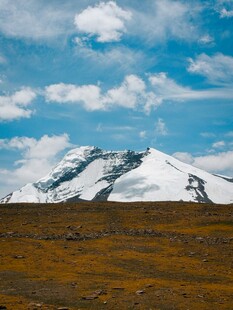 雪山草原美景