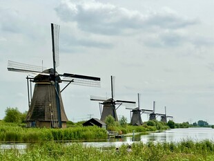 荷兰田园风车美景