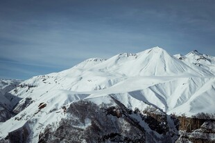 巍峨雪山壮丽景致
