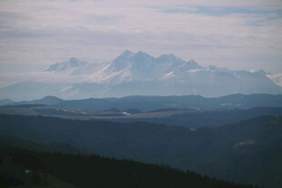 壮丽山景远眺