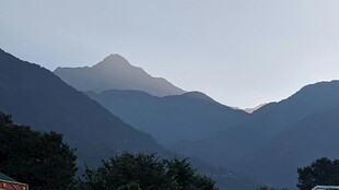 远山暮色