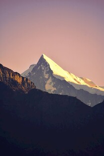 壮丽雪山日出美景