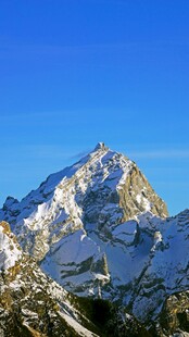 巍峨雪山壮丽景致