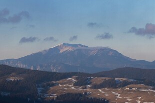 壮丽山景与开阔地貌