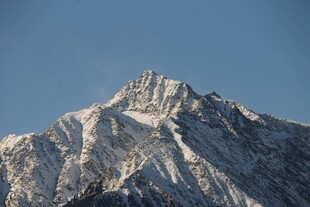 巍峨雪山壮丽景致