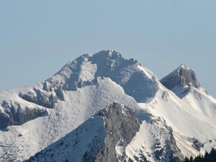 巍峨雪山壮丽景致