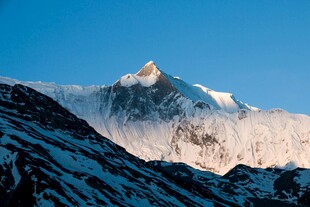 巍峨雪山壮丽景致