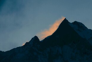 夕阳映山巅