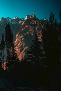 夕阳下的壮丽山景