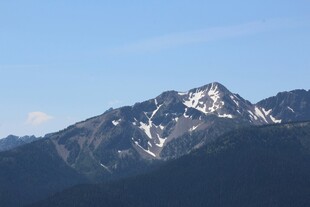 巍峨雪山美景