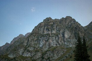 巍峨壮丽的高山景观