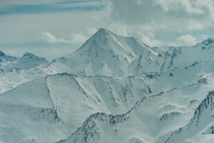 壮丽雪山景观