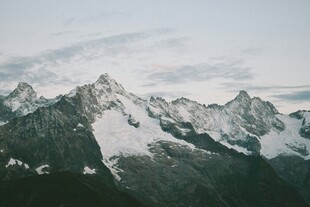 壮丽雪山景观