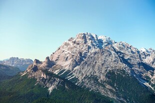 巍峨壮丽的高山景观