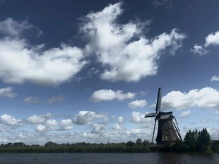 荷兰田园风车美景
