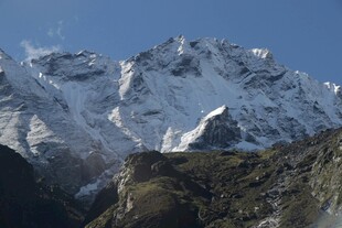 巍峨雪山壮丽景致
