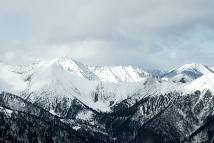 壮丽雪山景观