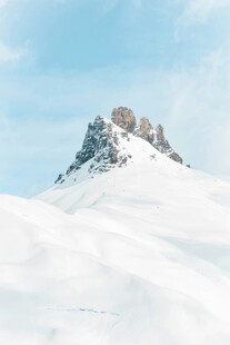 雪山之巅壮丽景致