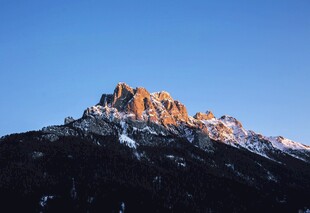 雪山壮丽景观
