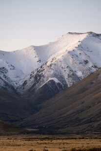 雪山远景壮丽风光