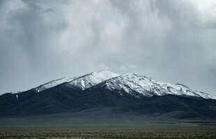 雪山远景