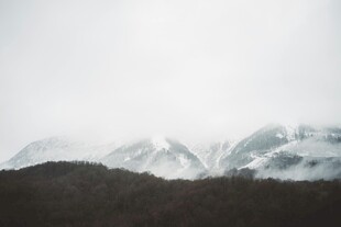 雪山远景