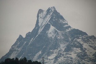 巍峨雪山壮丽景致