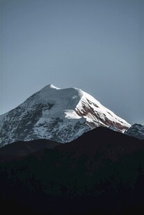 巍峨雪山壮丽景致
