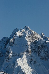 巍峨雪山