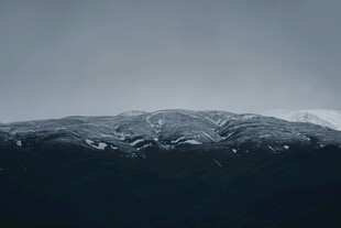 雪山远景