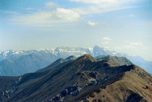 壮丽山景远眺巍峨雪峰