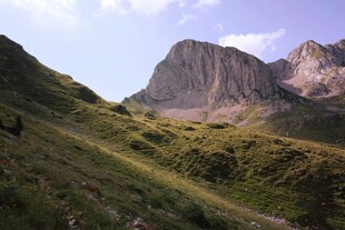 山间壮丽景色